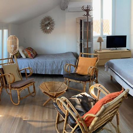 Les Nuits Etoilees, Studio Terrasse Apercu Mer, Tres Lumineux, Ac, 100M Du Port Sanary Экстерьер фото