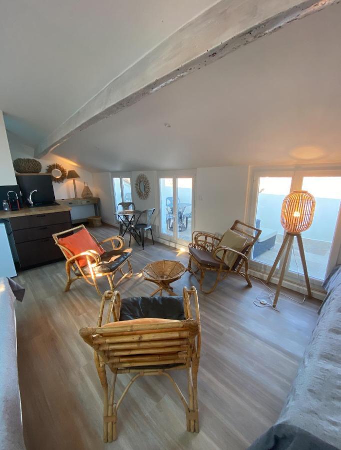 Les Nuits Etoilees, Studio Terrasse Apercu Mer, Tres Lumineux, Ac, 100M Du Port Sanary Экстерьер фото